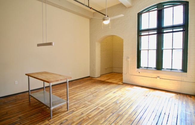 1 bed, 1 bath, 591 sqft, $1,450, Unit APT 305