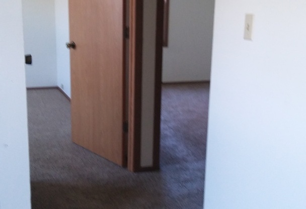 2 beds, 1 bath, $1,045, Unit 603-07