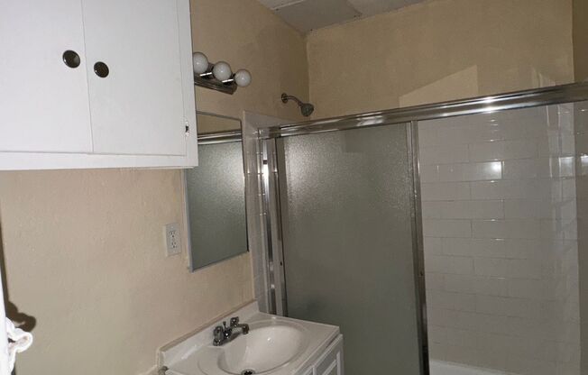 2 beds, 1 bath, $2,050, Unit #5