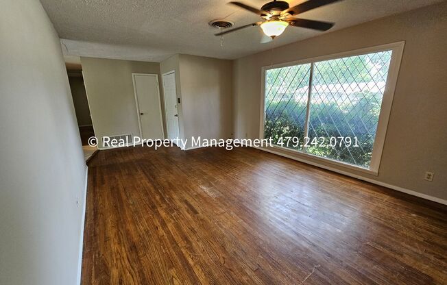 3 beds, 2 baths, $1,025