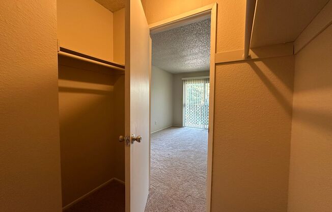 2 beds, 1 bath, 825 sqft, $1,675, Unit 490105