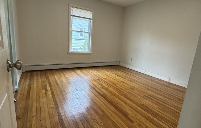 3 beds, 1 bath, 1,150 sqft, $3,200