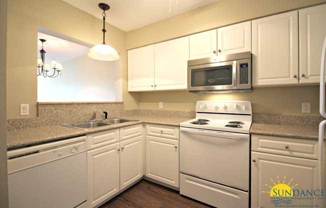 Pool view 2 Bedroom Unit at The Florida Club-Move-in Special!