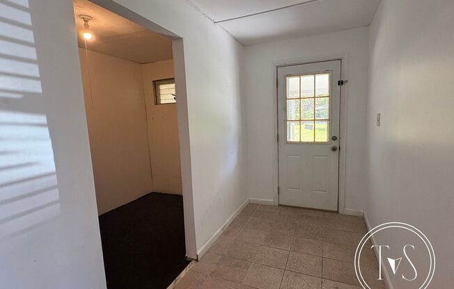 RATE DROP ALERT (was $2000/month) and FALL MOVE-IN SPECIAL: $500 OFF 1st MONTH'S RENT!**