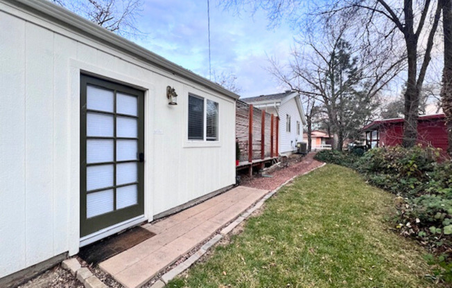 Fully furnished studio apartment in the North End! | 3-6 month leases available!!