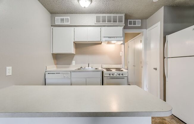 1 bed, 1 bath, 558 sqft, $895, Unit 208 N. Tarrant 5