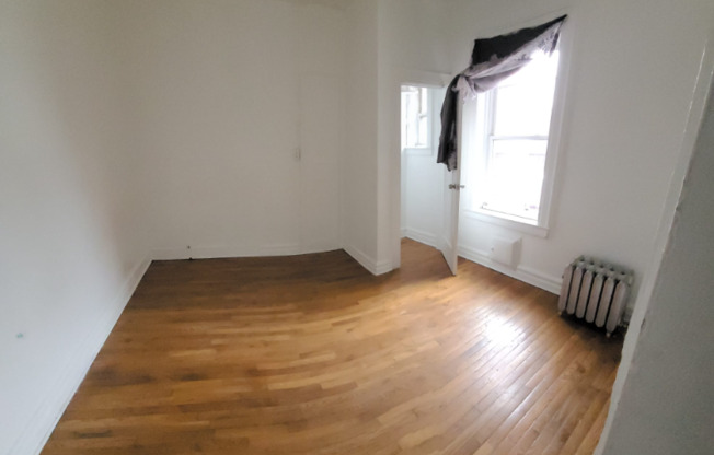 8 MONTICELLO AVE