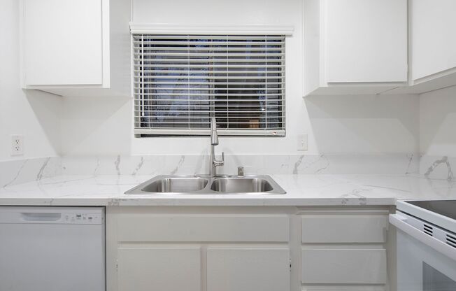 1 bed, 1 bath, 725 sqft, $1,995, Unit 32