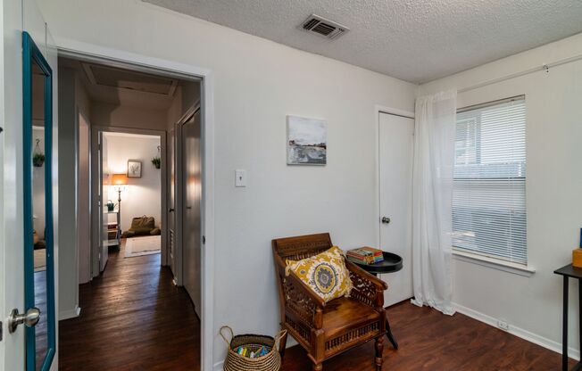 Super cute 2 bedroom 1 bath duplex
