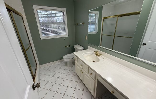 4 beds, 2.5 baths, $2,200, Unit 119 Rolling Oaks Dr