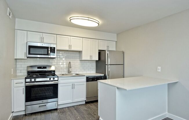 2 beds, 2 baths, $1,600, Unit Unit 202