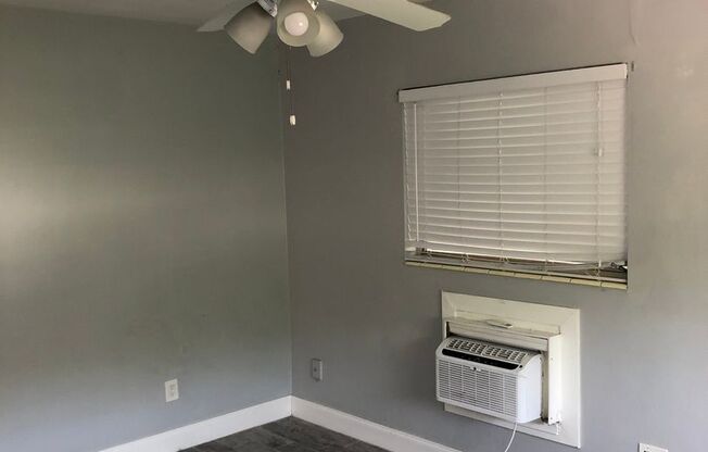 Studio, 1 bath, 525 sqft, $1,095, Unit Unit 06