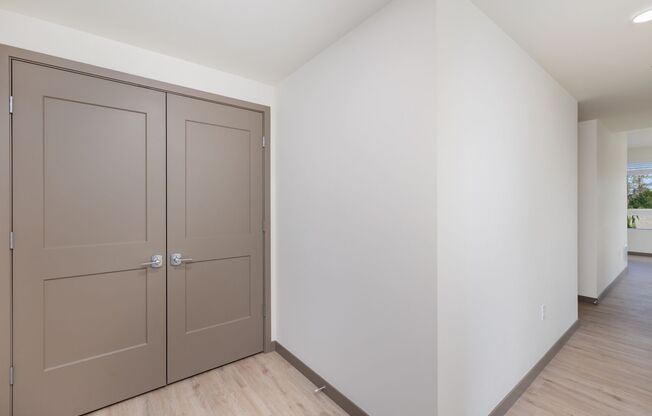 3 beds, 2 baths, $2,800, Unit Unit B303