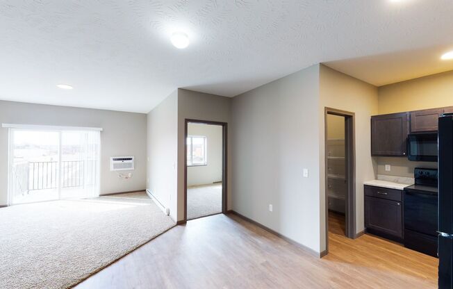 2 beds, 1 bath, 914 sqft, $1,030, Unit 321-2201