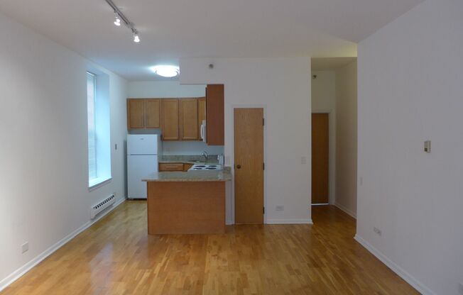 1 bed, 1 bath, 700 sqft, $1,895, Unit 10A