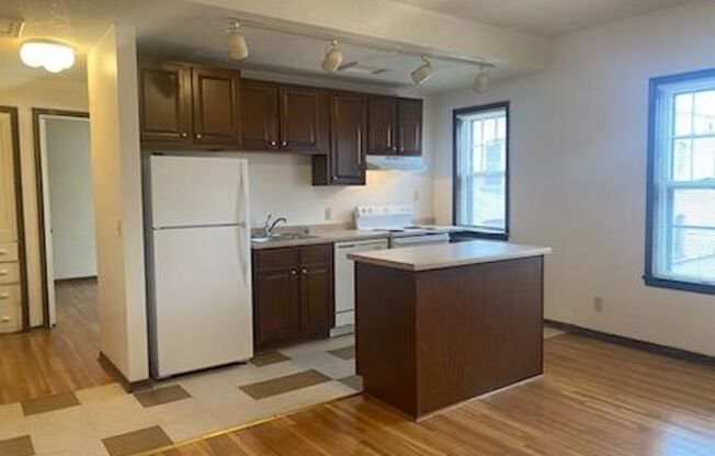 1 bed, 1 bath, 410 sqft, $945, Unit 8 - 24