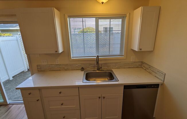 2 beds, 1.5 baths, 900 sqft, $1,425, Unit 7873