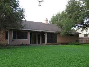 4 beds, 2 baths, $1,700