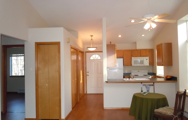 2 beds, 1 bath, $1,900