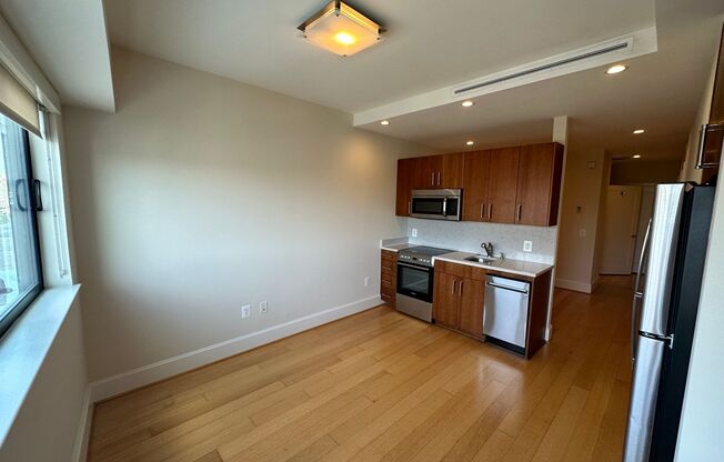 1 bed, 1 bath, $2,500, Unit 715