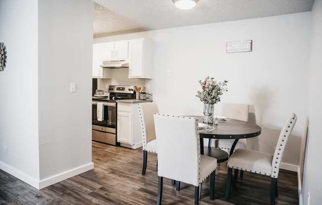 GoGo Heights dining room table