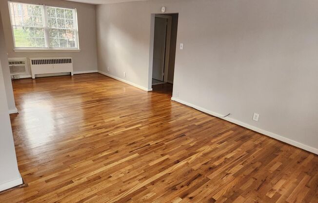 2 beds, 1 bath, 897 sqft, $2,275, Unit A-23