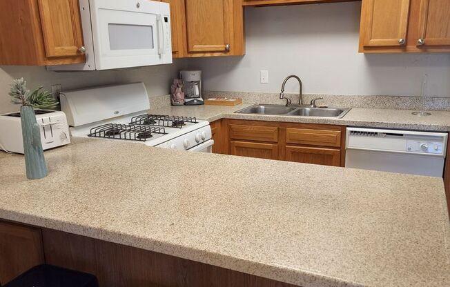 1 bed, 1 bath, 575 sqft, $1,110, Unit 12