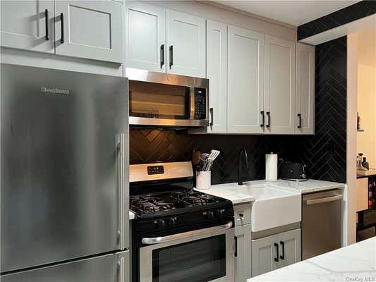 1 bed, 1 bath, 700 sqft, $2,400