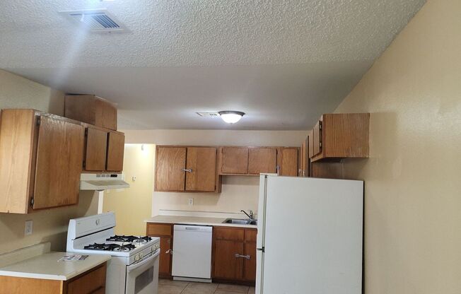 2 beds, 2 baths, $1,095, Unit UNIT A