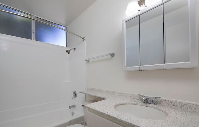 2 beds, 1.5 baths, 885 sqft, $2,295, Unit 030