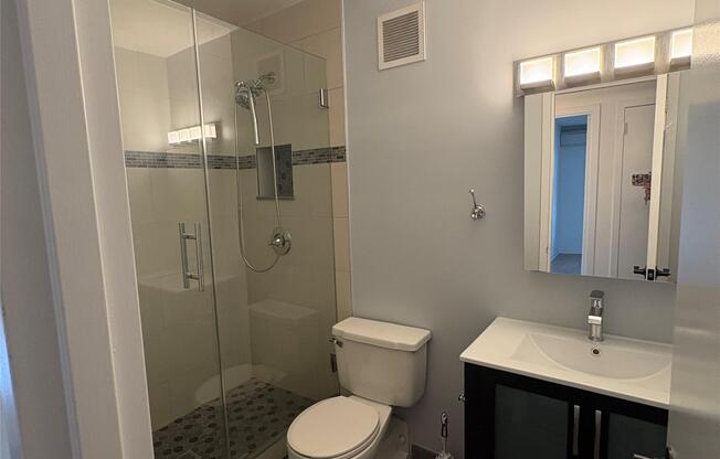 3 beds, 2 baths, 1,375 sqft, $5,200, Unit 9J