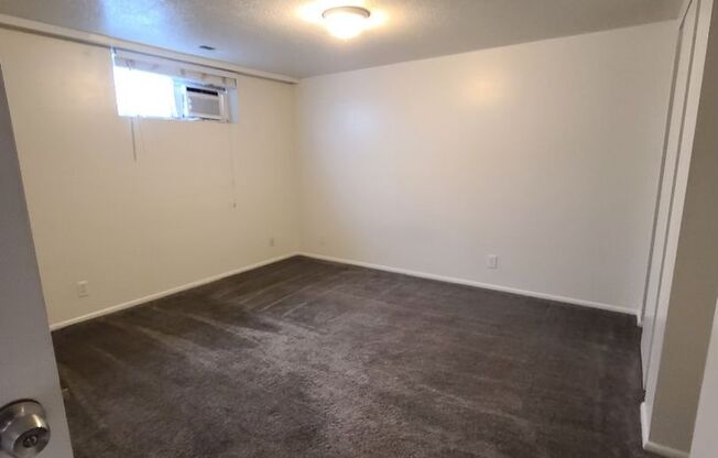 2 beds, 1 bath, 1,000 sqft, $1,300