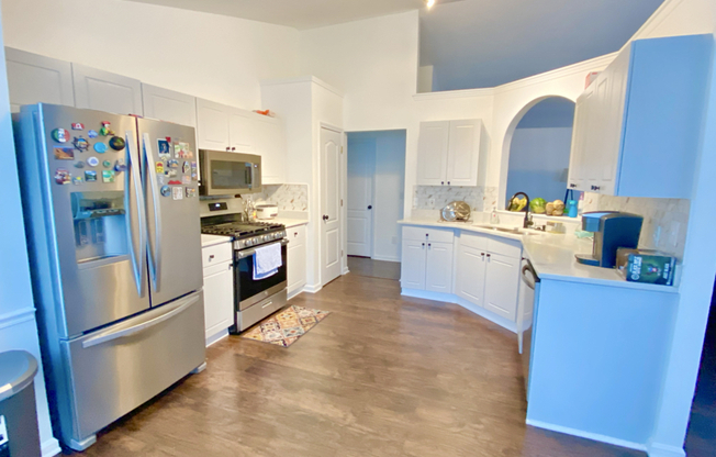 5515 LAURE GRV LN