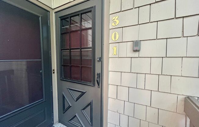 Spacious 2 Bedroom Condo Unit in North Seattle
