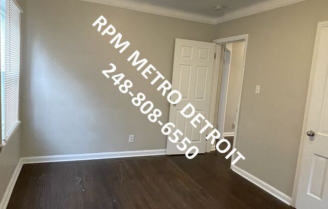 3 beds, 1.5 baths, $1,400, Unit (RRR)