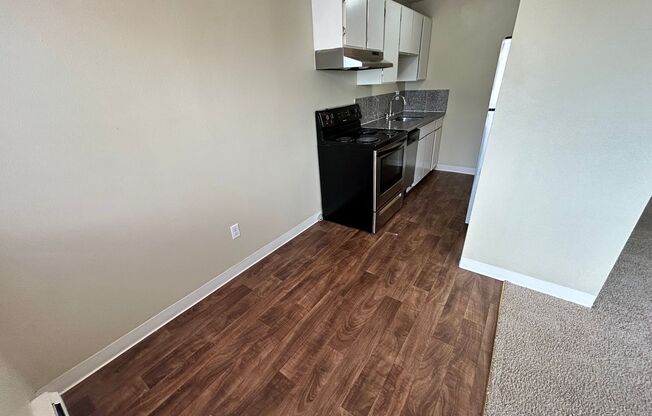 1 bed, 1 bath, 700 sqft, $1,525, Unit 112