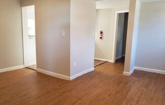 2 beds, 2 baths, $1,195, Unit 908 Old Williamsburg Rd Unit 2