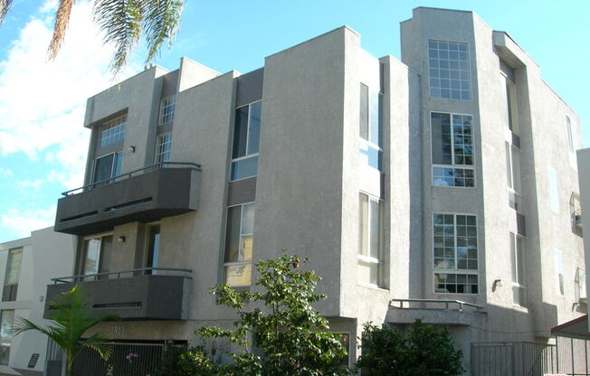 1943 Selby Ave Apt 104
