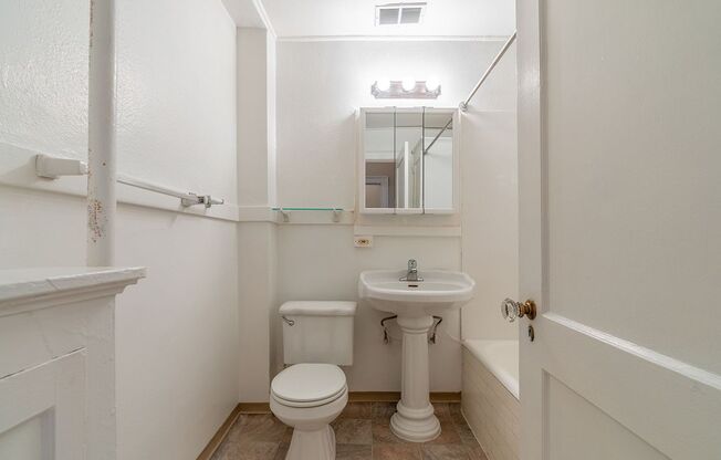 Studio, 1 bath, 400 sqft, $1,345, Unit 005