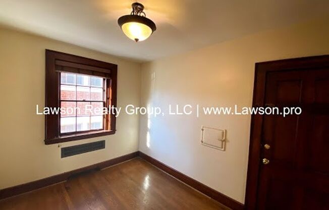 2 beds, 1 bath, 900 sqft, $1,275, Unit BensonFranklin - 04