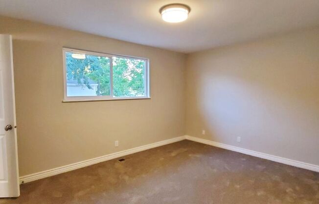5 Bd 3 Ba Remodeled Home in Midvale