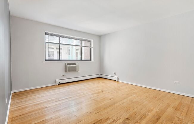 Studio, 1 bath, 275 sqft, $1,325, Unit 438