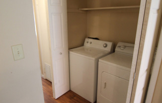 2 beds, 1.5 baths, 787 sqft, $875, Unit 099