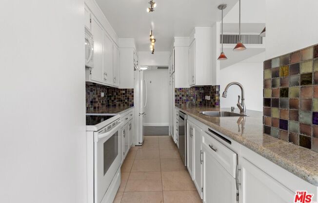 2 beds, 1.8 baths, 1,114 sqft, $5,400, Unit 1703