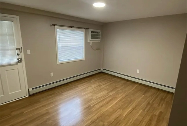 1 bed, 1 bath, 550 sqft, $1,800, Unit 6