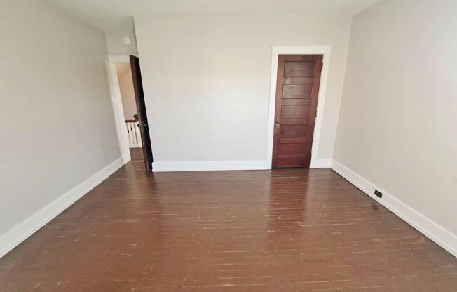 3 beds, 1 bath, $1,435, Unit 8 W Jackson