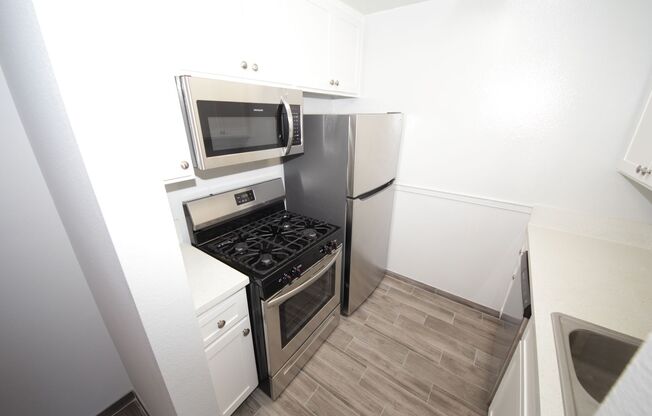 1 bed, 1 bath, $2,195, Unit 219