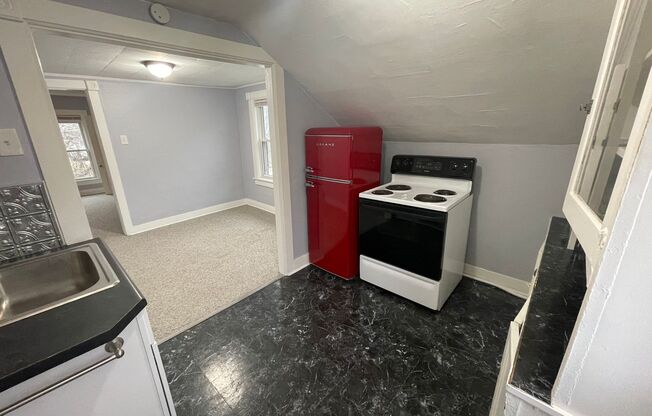 1 bed, 1 bath, 815 sqft, $775, Unit Upper