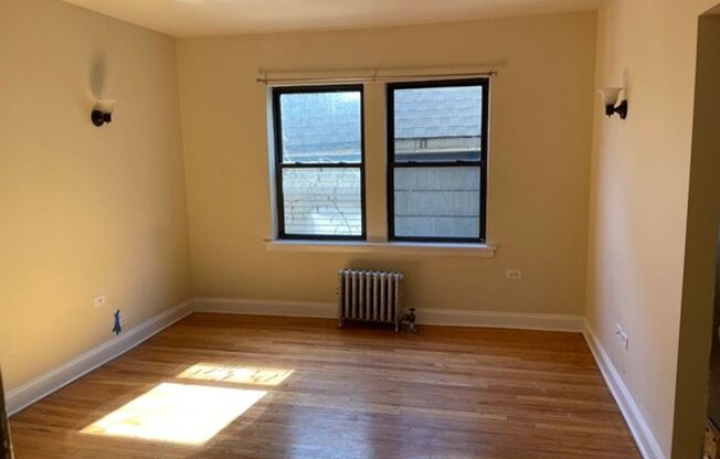 NEWLY REHABBED COZY STUDIO IN LINCOLN PARK!! AVAILABLE 6/1!