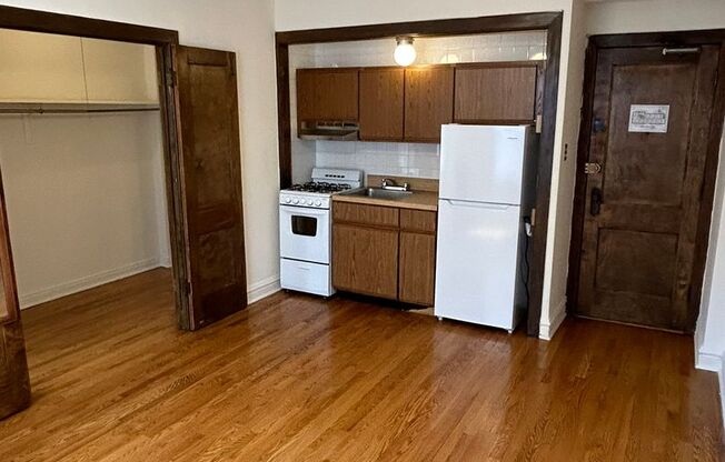 Studio, 1 bath, 320 sqft, $1,325, Unit 225-211
